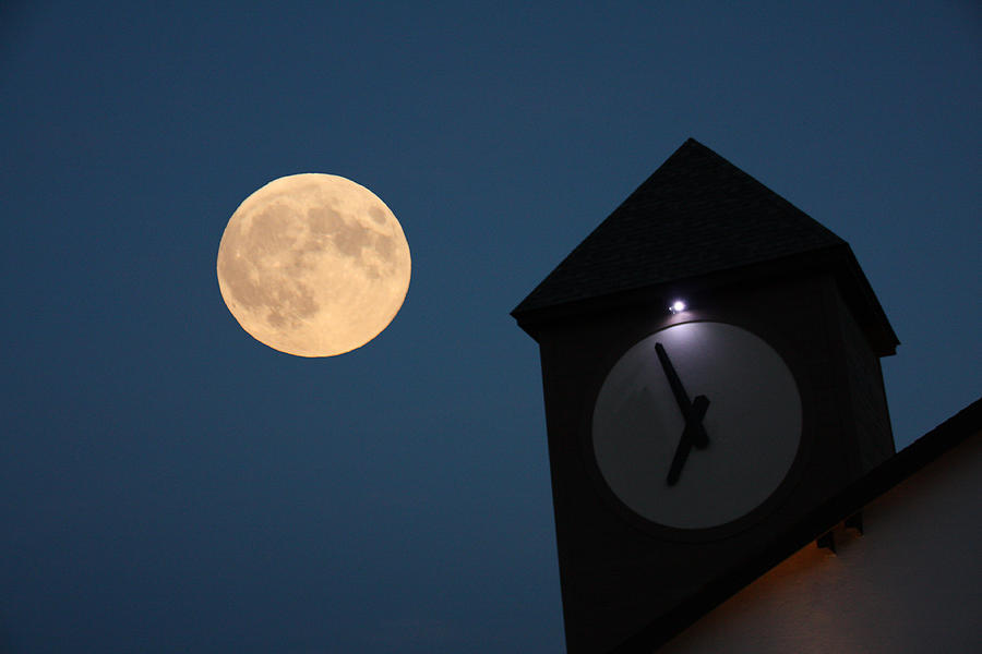 Click image for larger version

Name:	moon-and-clock-tower-pat-moore (1).jpg
Views:	68
Size:	31.1 KB
ID:	152754