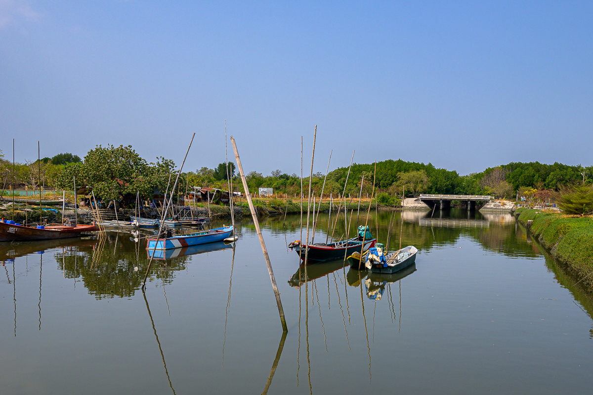 Click image for larger version

Name:	boats-1.jpg
Views:	110
Size:	961.4 KB
ID:	153444