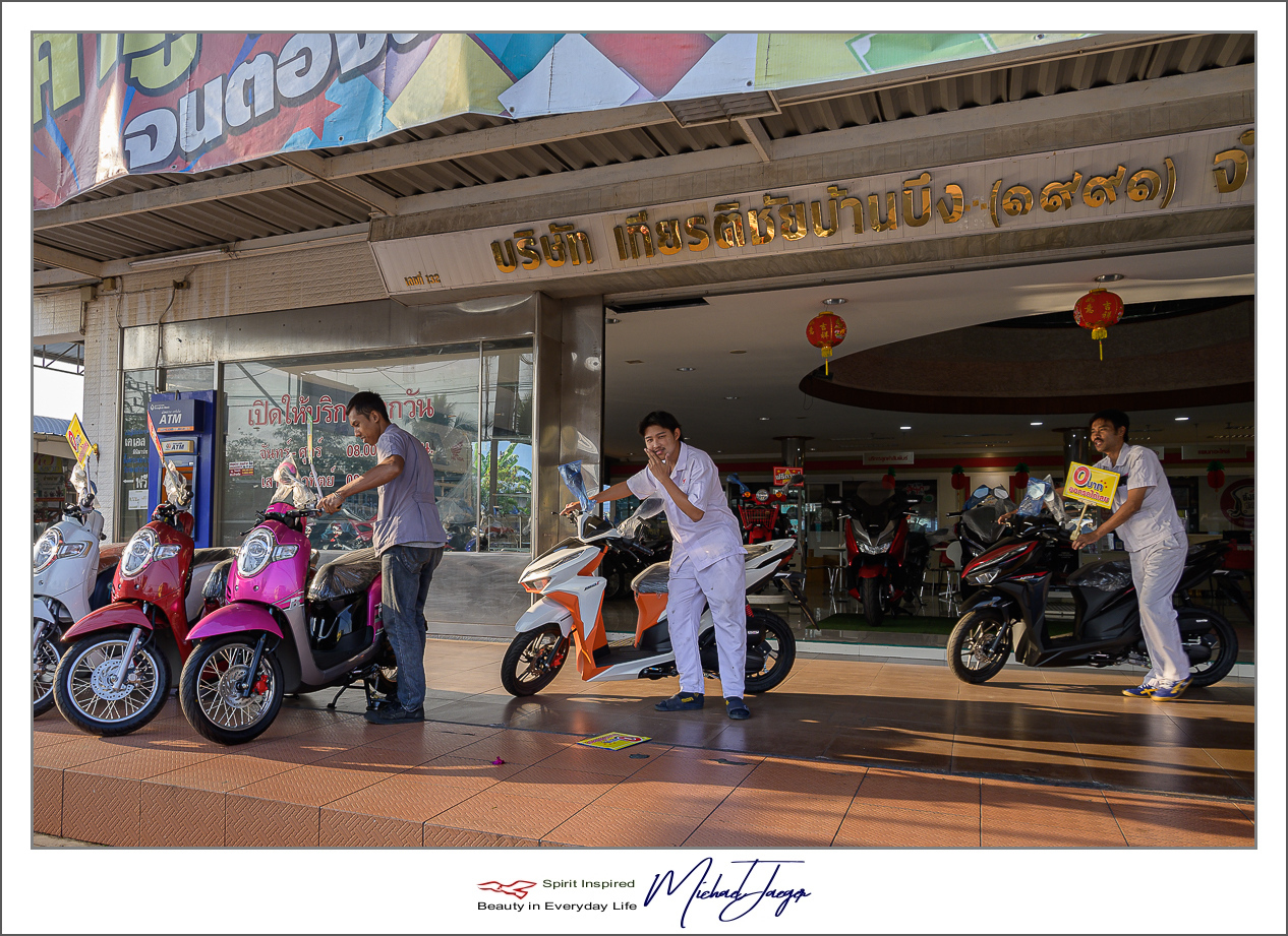 Click image for larger version

Name:	walk-2.jpg
Views:	85
Size:	853.4 KB
ID:	153495