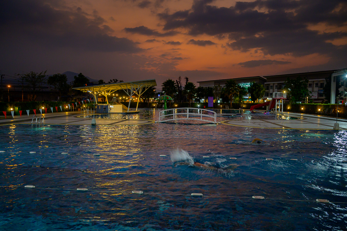 Click image for larger version

Name:	swimming-sunset-3.jpg
Views:	87
Size:	1.10 MB
ID:	153500