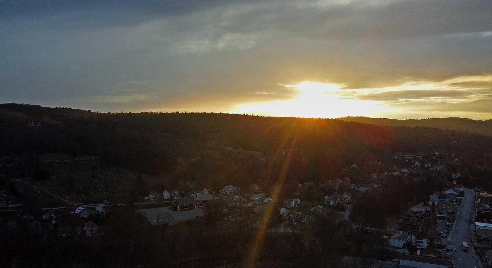 Click image for larger version  Name:	sunrise on a cloudy morning.jpg Views:	0 Size:	125.7 KB ID:	156567