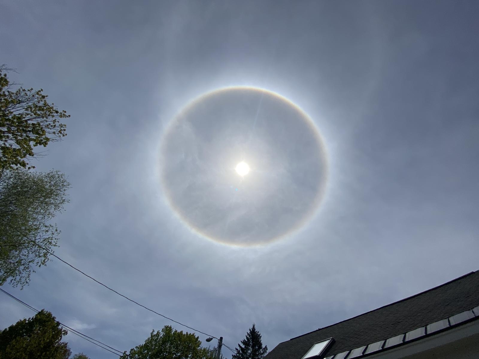 Click image for larger version

Name:	sun halo.JPG
Views:	163
Size:	120.2 KB
ID:	156834
