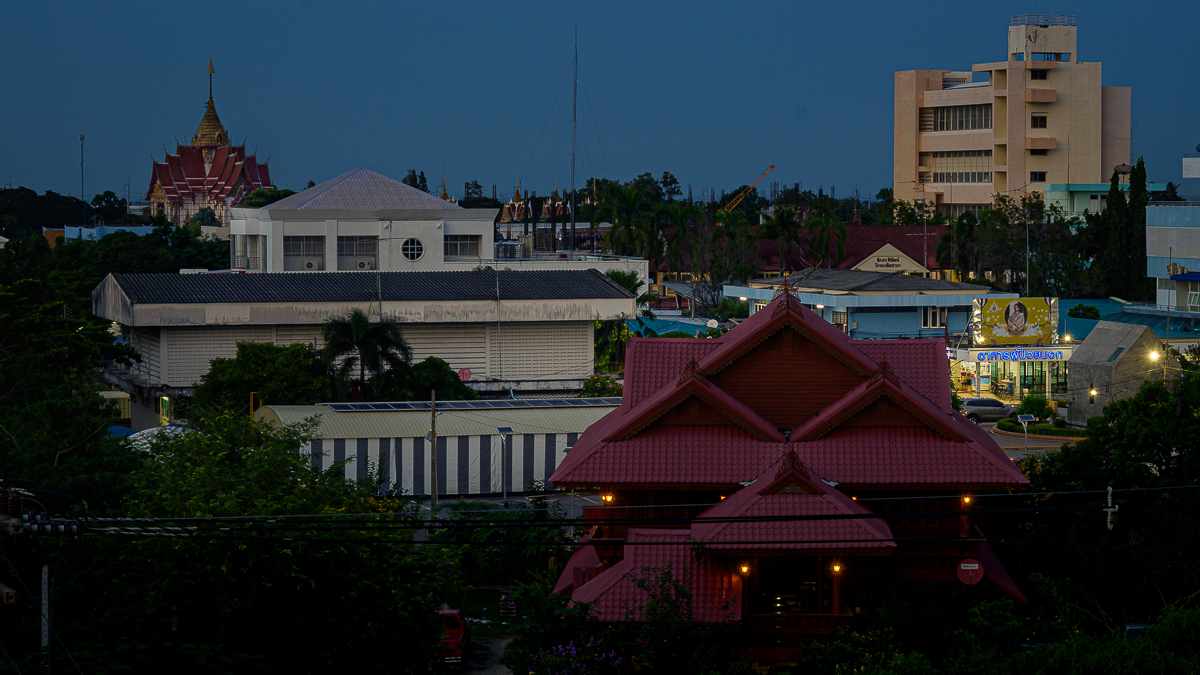 Click image for larger version

Name:	evening-roof-1.jpg
Views:	55
Size:	923.9 KB
ID:	158091