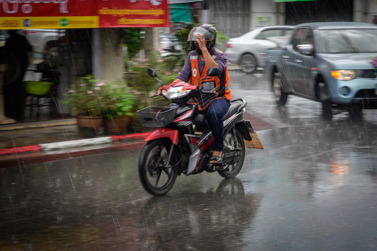 Click image for larger version

Name:	riny-day-hometown-2.jpg
Views:	61
Size:	965.2 KB
ID:	158254