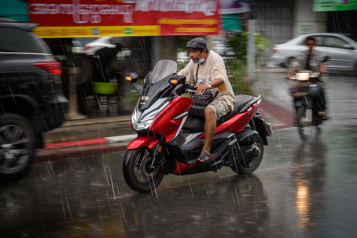 Click image for larger version

Name:	riny-day-hometown-7.jpg
Views:	50
Size:	788.3 KB
ID:	158258