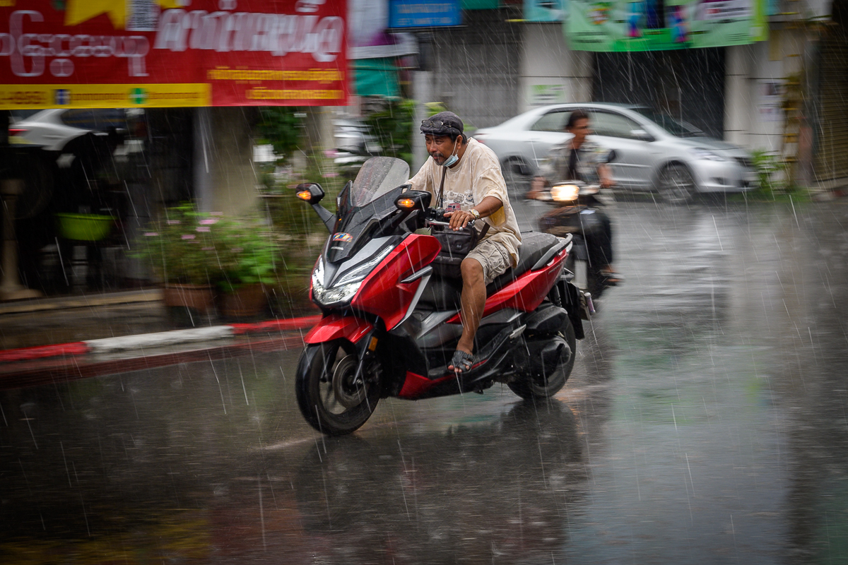 Click image for larger version

Name:	riny-day-hometown-6.jpg
Views:	51
Size:	791.3 KB
ID:	158259