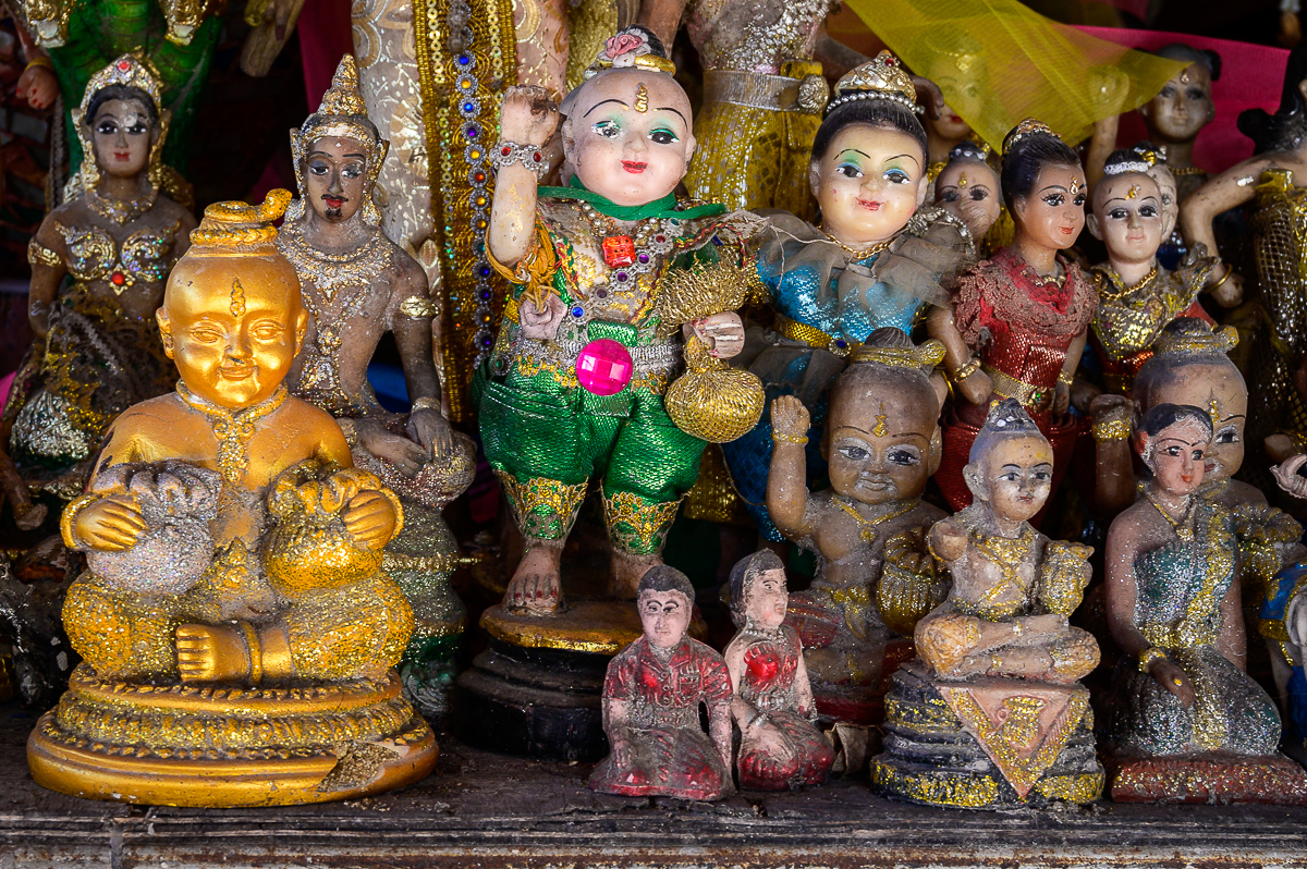 Click image for larger version

Name:	statues-1.jpg
Views:	68
Size:	1.43 MB
ID:	158308