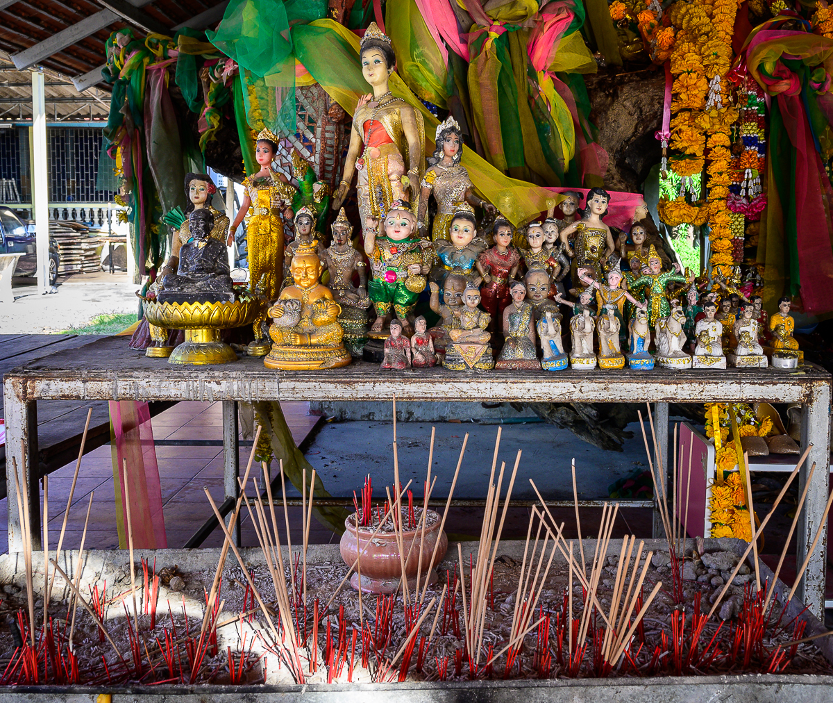 Click image for larger version

Name:	statues-1-2.jpg
Views:	72
Size:	1.89 MB
ID:	158309